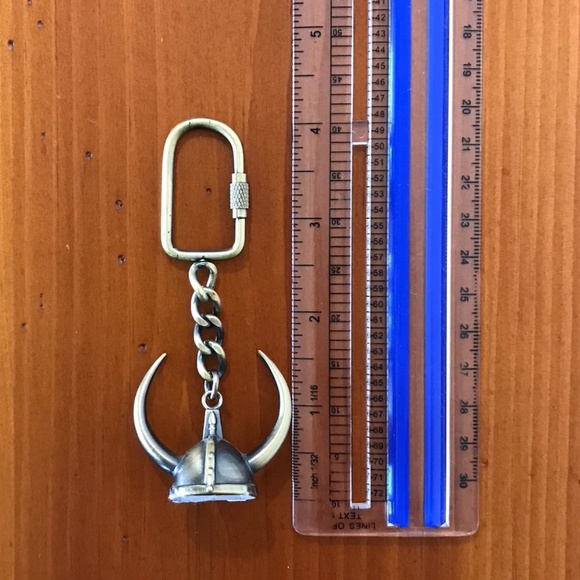 Vintage 3D Viking Horned Helmet Keychain - Picture 15 of 16